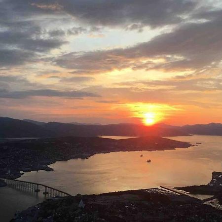 Central Large Modern House With A View Tromso Bagian luar foto