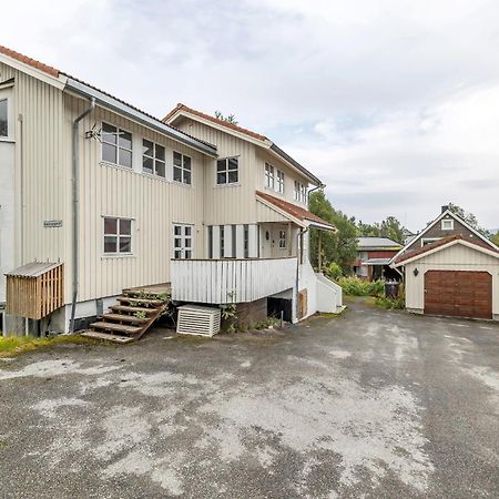 Central Large Modern House With A View Tromso Bagian luar foto