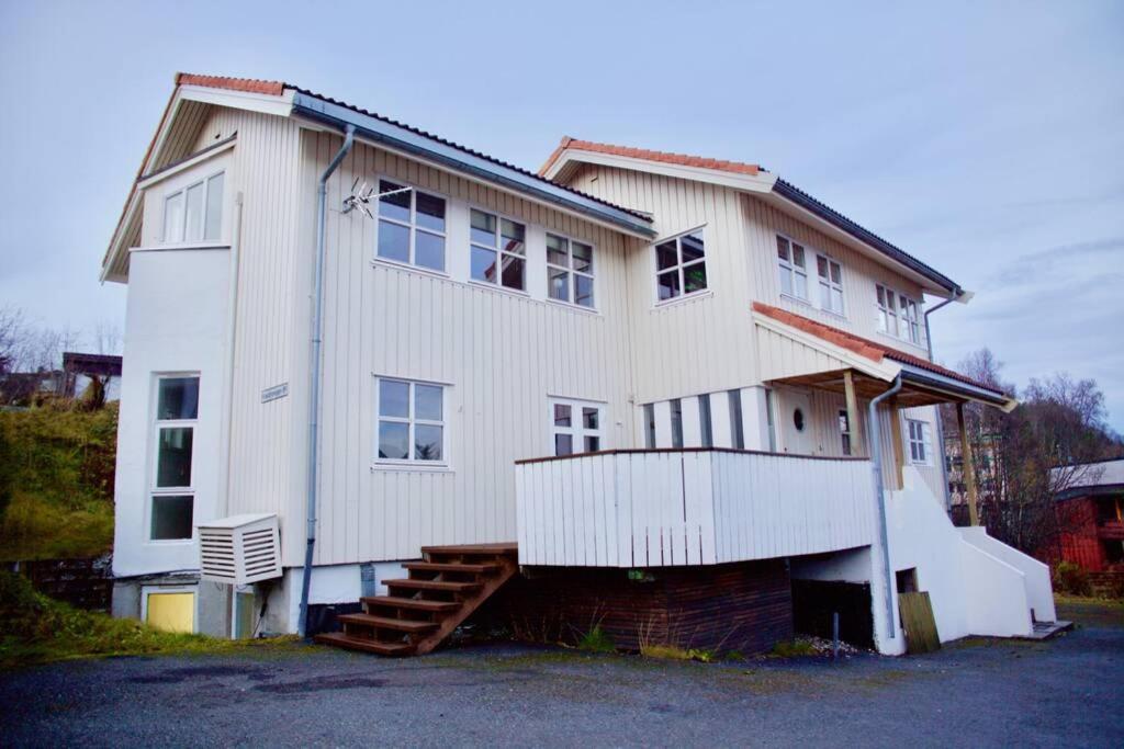 Central Large Modern House With A View Tromso Bagian luar foto