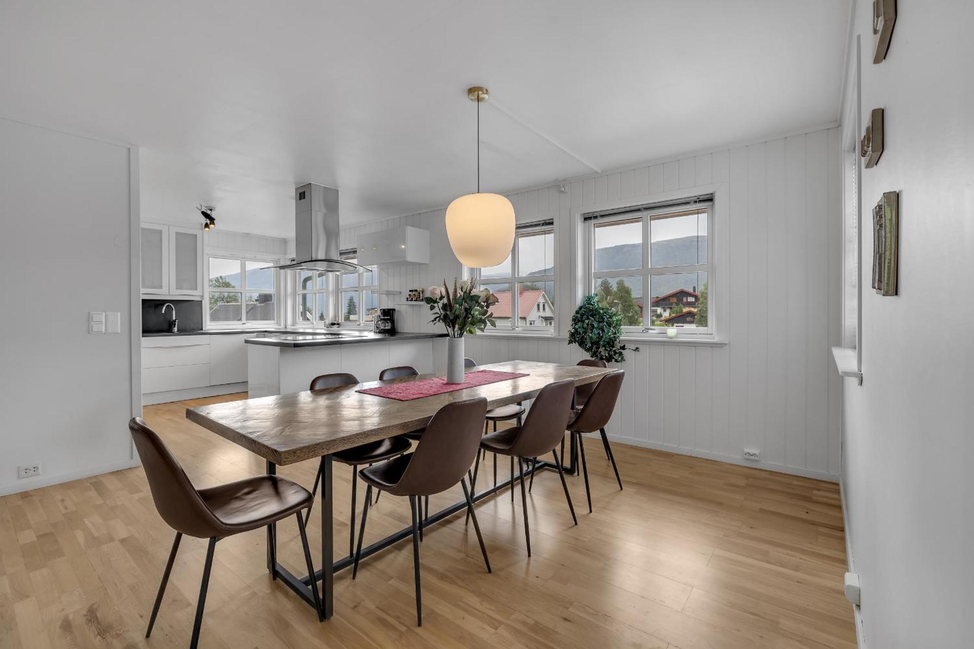 Central Large Modern House With A View Tromso Bagian luar foto