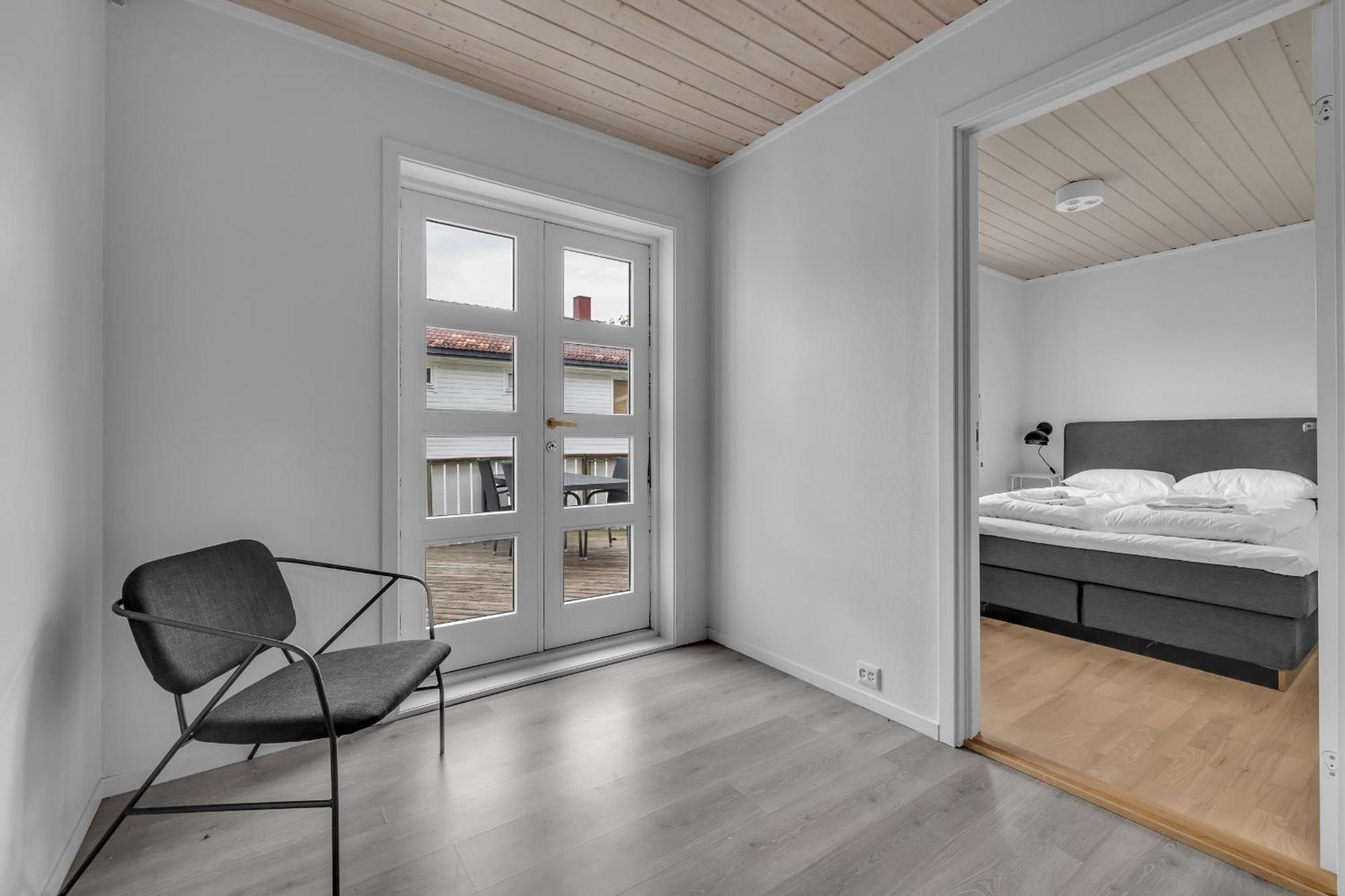 Central Large Modern House With A View Tromso Bagian luar foto