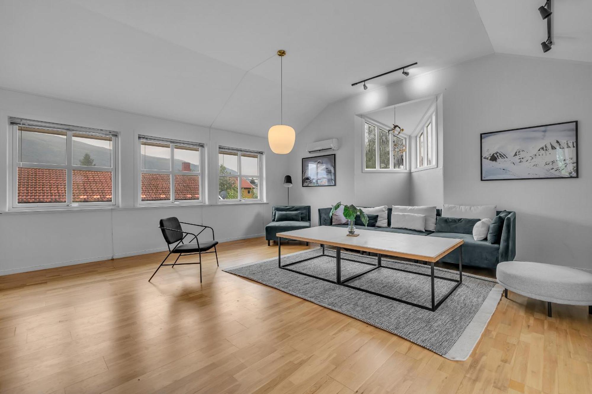 Central Large Modern House With A View Tromso Bagian luar foto