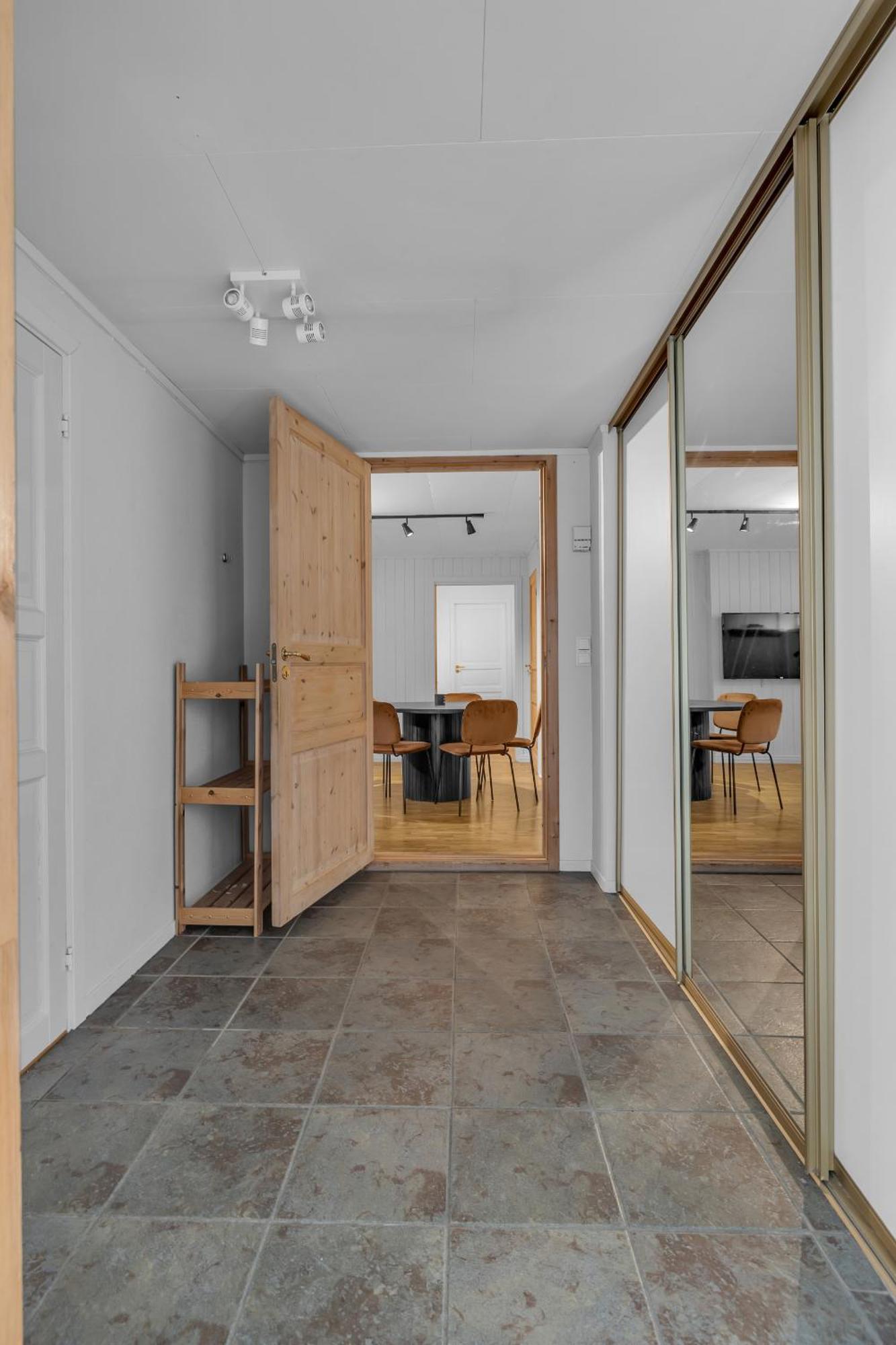 Central Large Modern House With A View Tromso Bagian luar foto