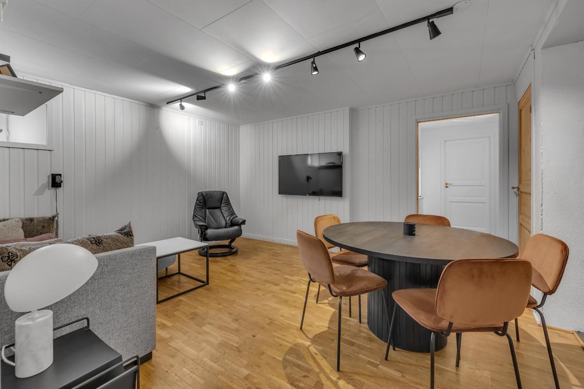 Central Large Modern House With A View Tromso Bagian luar foto